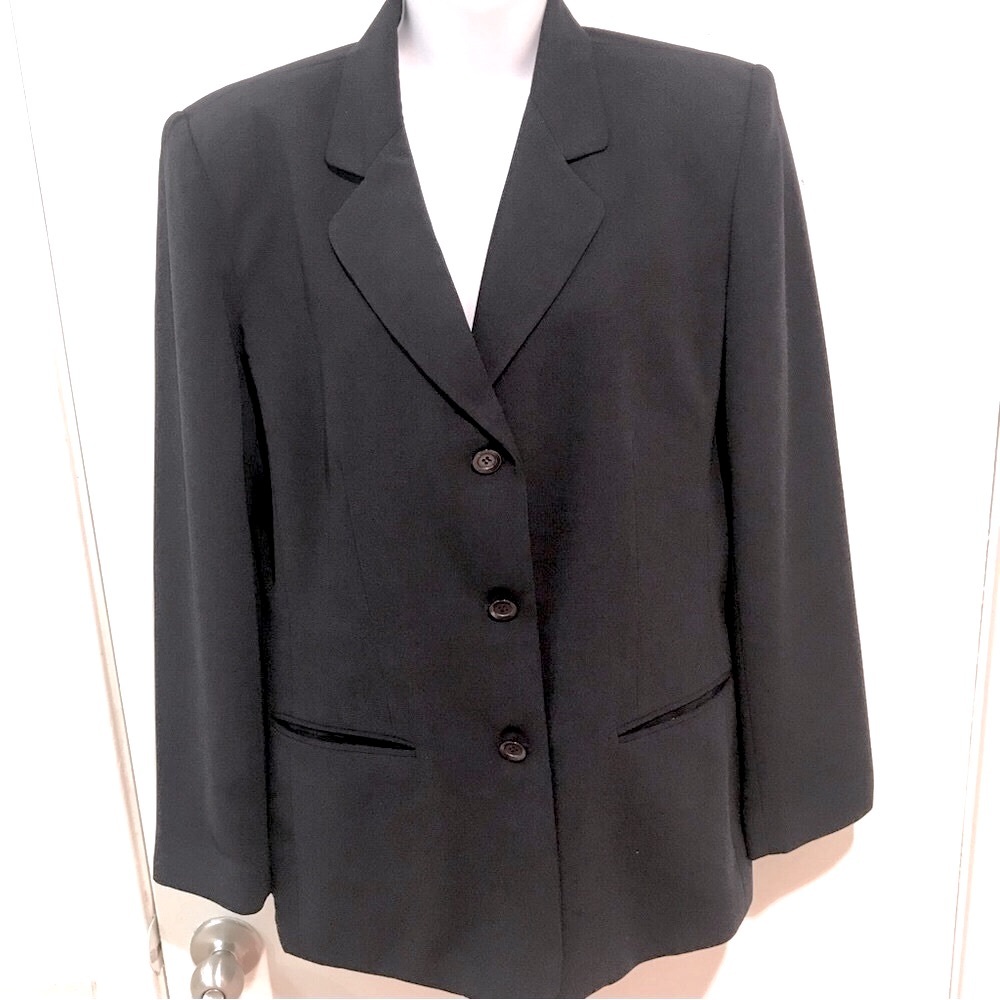 LIZ CLAIBORNE FIRST ISSUE BLACK BLAZER/JACKET! VINTAGE!